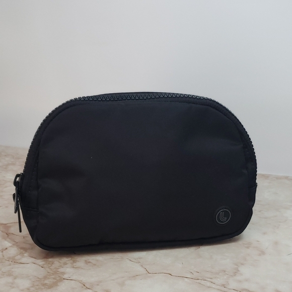 Lole Handbags - Lole Black Travel Pouch
